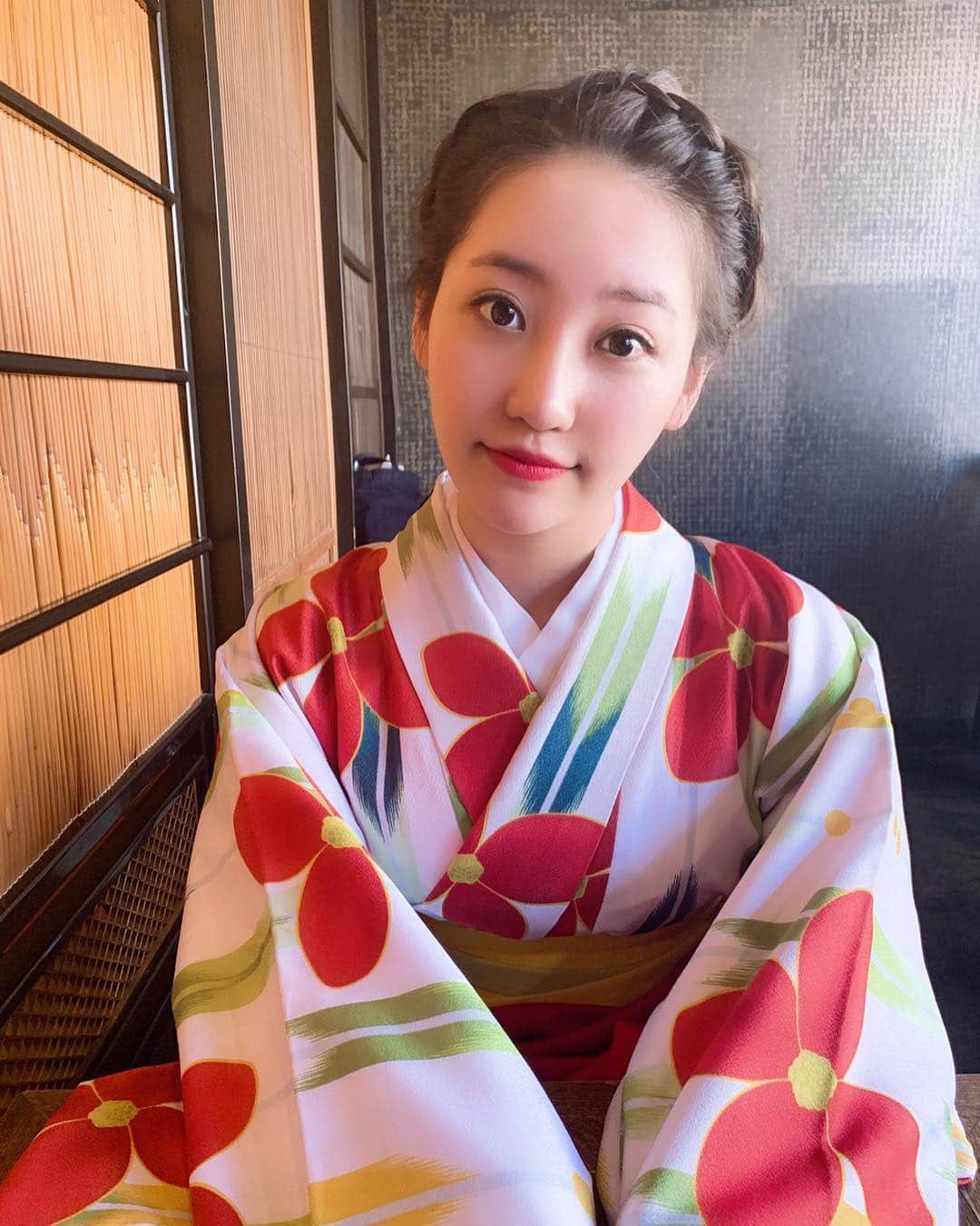 中西悠綺さんのインスタグラム写真 - (中西悠綺Instagram)「にっこにっこからのおすまし🤣笑  #京都 #kyoto #日本 #japan #嵐山 #arashiyama #着物 #和服 #kimono #イクスカフェ」2月2日 21時29分 - nakanishi_yuuki