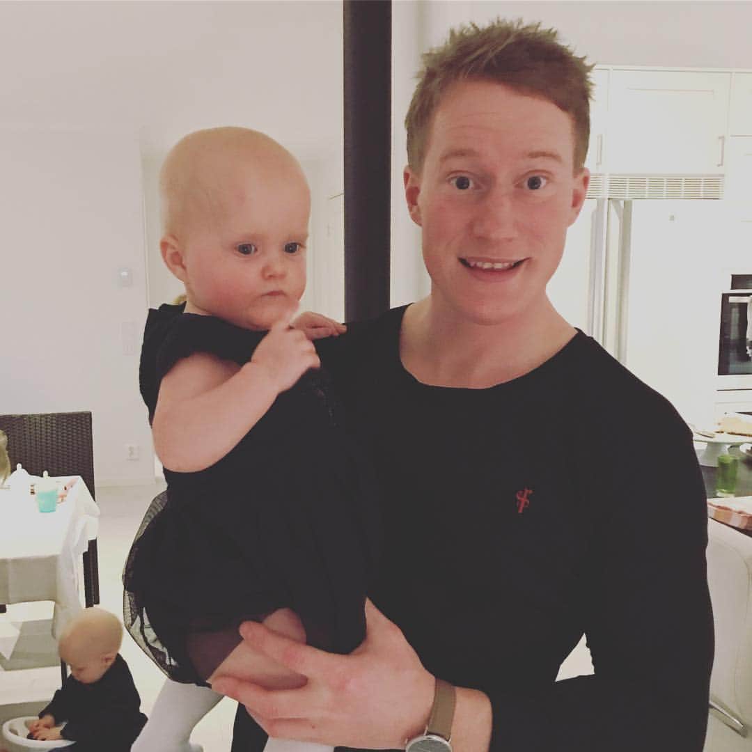ヴィクトリア・ヘルゲソンのインスタグラム：「Grattis på födelsedagen min favorit❤️🎉」