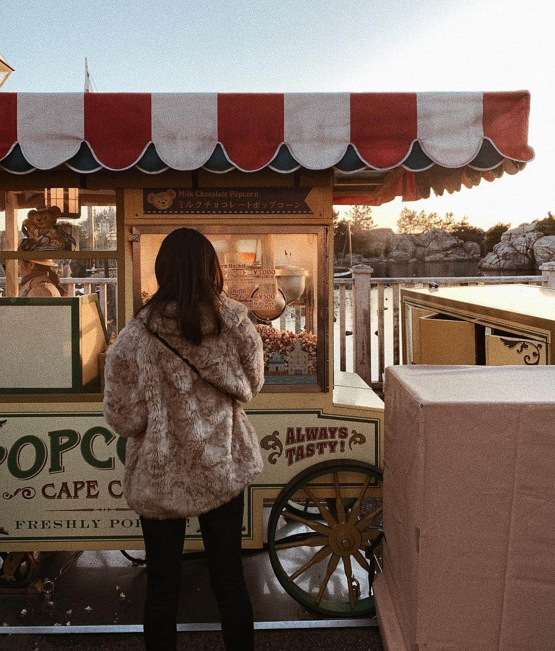 栗山遥さんのインスタグラム写真 - (栗山遥Instagram)「Disney sea 食べてばっかり…🐻💓 珍しく私服です。タグ付けたよ♡ #disney#disneysea」2月3日 0時08分 - harukakuriyama