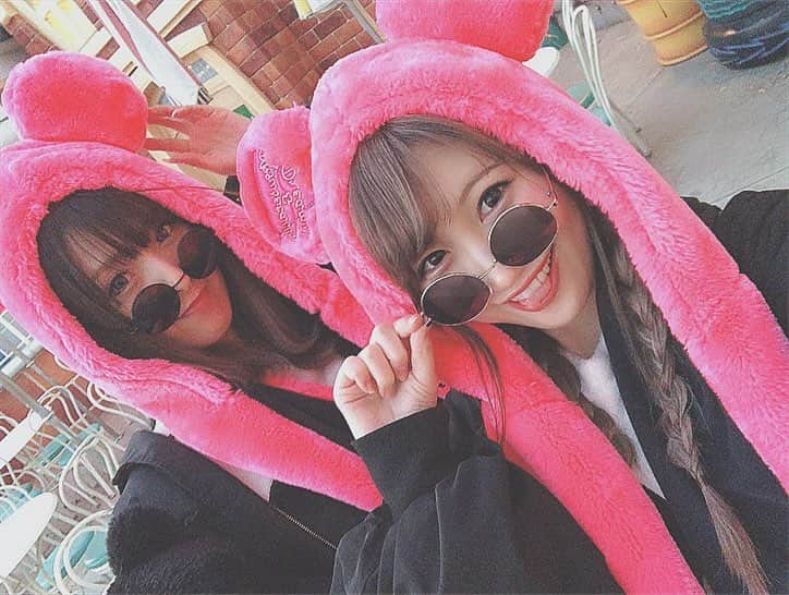 のインスタグラム：「* ディズニーランドver🐭💓 * #TDL #tokyodisneyland #disneyland #disney #disneylife #blackcode #selfie #travel #disneyfashion #disneycode #instadisney  #ディズニーランド #ディズニー #ディズニーコーデ #東京ディズニーランド #夢の国 #ディズニーバウンド #ブラックコーデ #おそろコーデ #三つ編み #旅行」