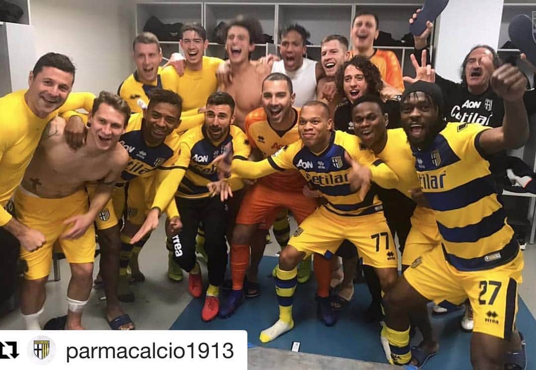 マッシモ・ゴッビのインスタグラム：「#Repost @parmacalcio1913 with @get_repost ・・・ 💪🏻💛💙 #ChinoisiAmo #JuventusParma 3-3」