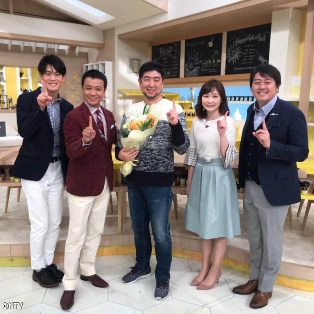 日本テレビ系『シューイチ』さんのインスタグラム写真 - (日本テレビ系『シューイチ』Instagram)「. 🎊㊗️🎊番組のナレーター 三村ロンドさんが 2月1日にご結婚されました👏👏👏 お相手は同じ事務所の後輩ナレーター柏田ユウリさん❤️ . いい声のご夫婦、末永くお幸せに😆💕💕 . #三村ロンド #中山秀征 #上重聡#安村直樹#岩田絵里奈 #シューイチ#shu1tv」2月3日 10時54分 - shu1tv