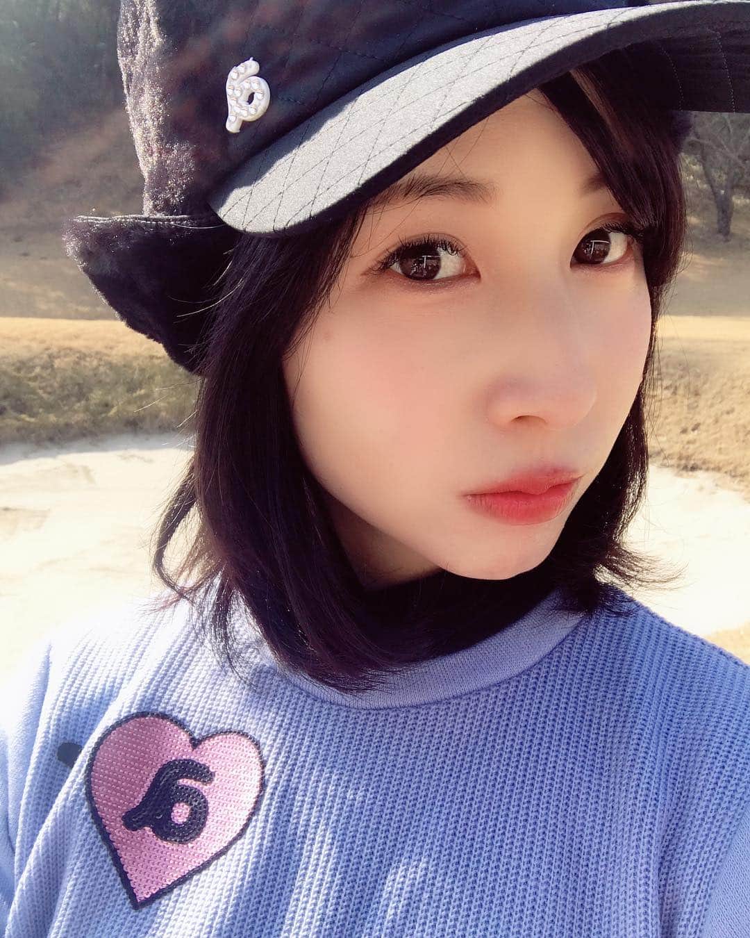 のインスタグラム：「たまには、いつもと違った帽子にもチャレンジ💓 親知らずの腫れもだいぶ、おさまったかな？😎 #アルチビオ #archivio #帽子 #おしゃれ帽子 #ゴルフ #golf  #今日もあったかい☀️」