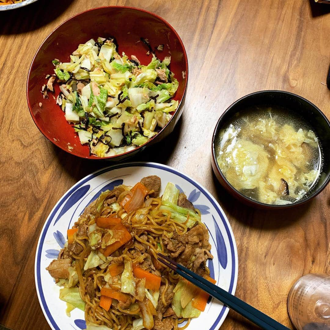 大石真翔さんのインスタグラム写真 - (大石真翔Instagram)「#みいごはん #焼きそば #無限白菜 #中華スープ #激ウマすぎた #無限にいける」2月3日 11時42分 - 014mako10