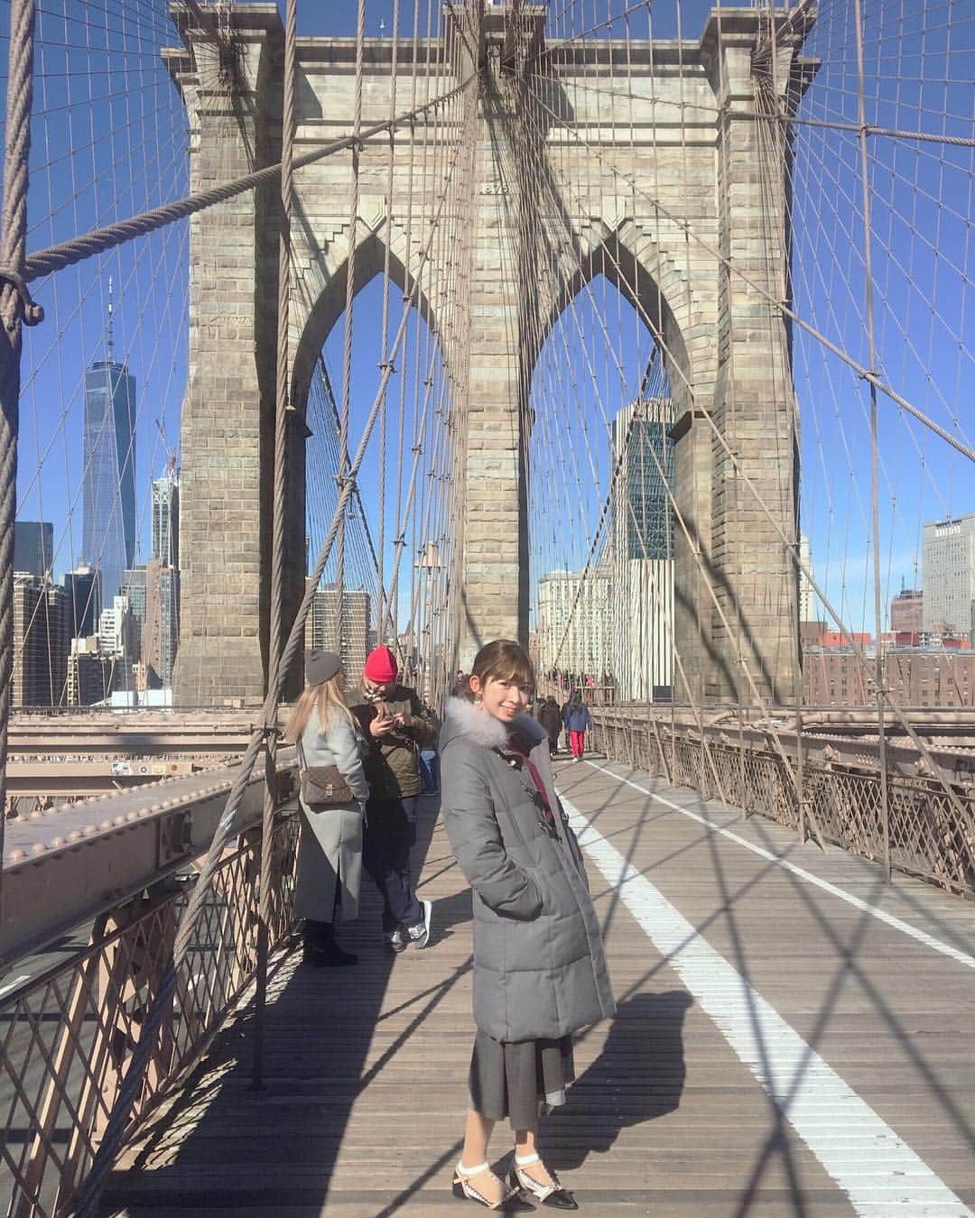 荒木沙織のインスタグラム：「🌞🌞 . . . . . .  #ニューヨーク#マンハッタン#nyc#ブルックリン#タイムズスクエア#ニューヨーク旅行 #brooklynbridge#brooklyn#timessquare」