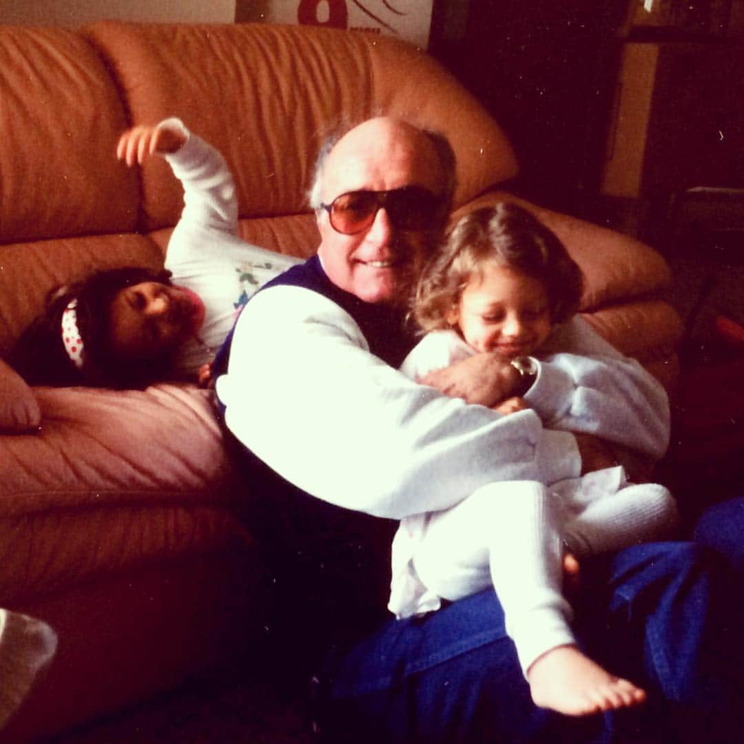 アナスタシア・カヌーシオのインスタグラム：「I can’t believe it’s been 2 years...I think about you every day and I know you’re up there watching over me ❤️ I love you, Poppop.」