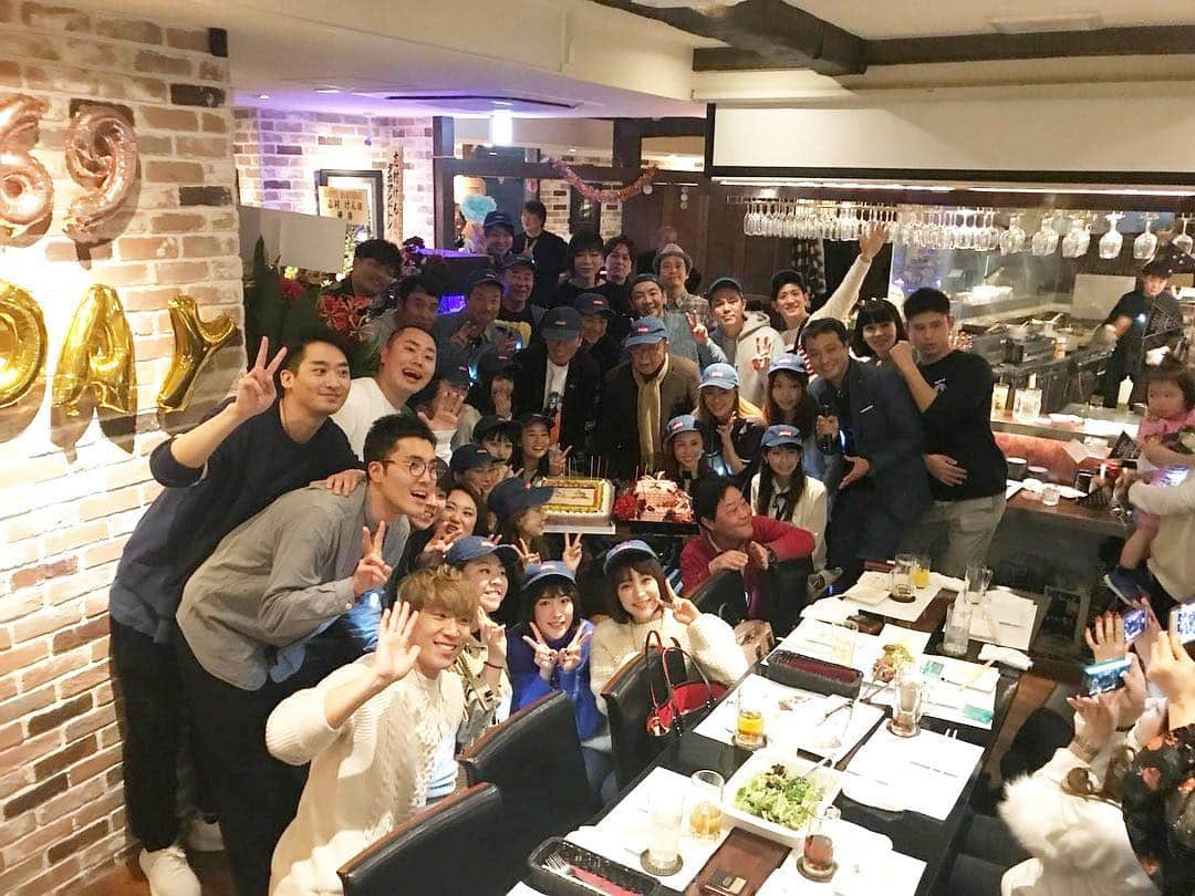 川村優希さんのインスタグラム写真 - (川村優希Instagram)「志村けんさんのお誕生日会に参加させていただきました✨ いつも優しくて、お会いするたびに尊敬の念が深まるような本当に素敵な方です。 お誕生日おめでとうございます🎂🎉 #志村けん さん #お誕生日会 #2月20日生まれ」2月17日 23時26分 - yuki.kawamura.official