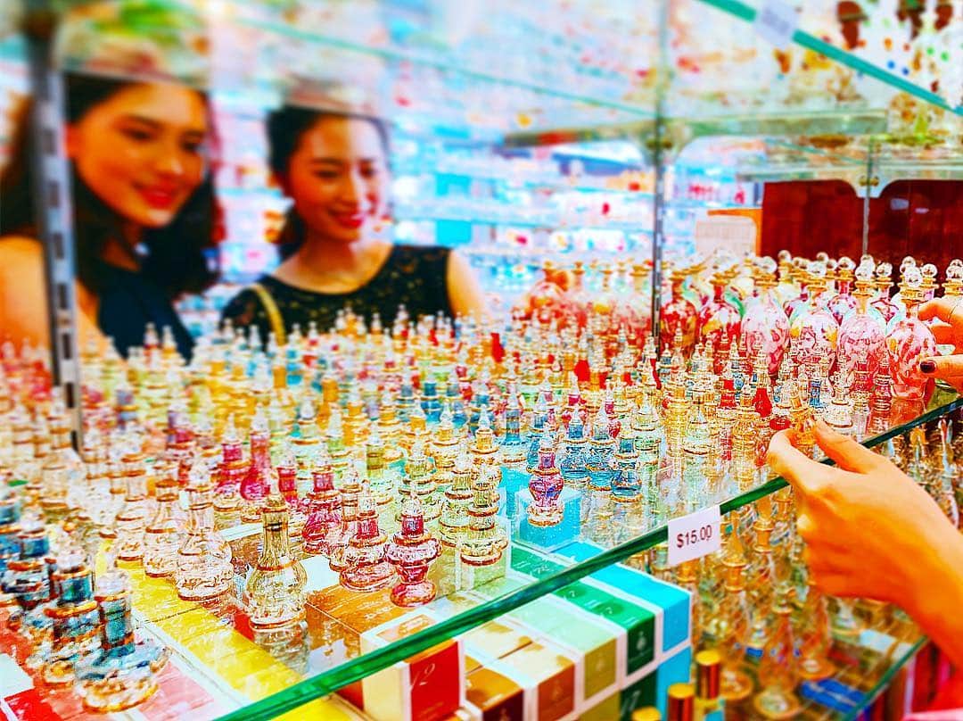 大崎佑実さんのインスタグラム写真 - (大崎佑実Instagram)「可愛すぎてお土産用にたくさん買った香水入れのお店👠✨ #jamalkazuraaromatics #singapore」2月17日 23時31分 - osaki_yumi