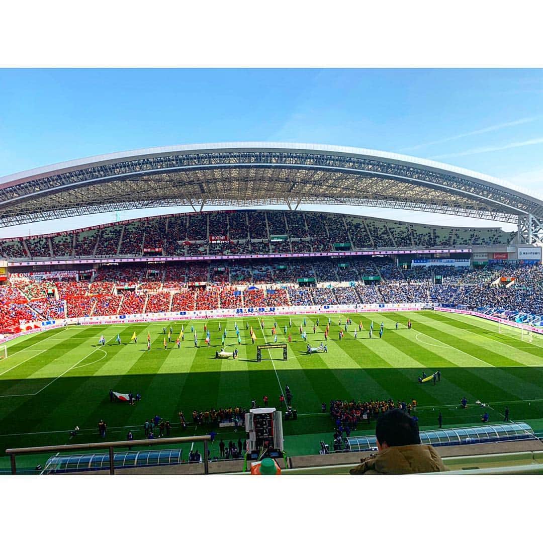 三谷紬さんのインスタグラム写真 - (三谷紬Instagram)「* 昨日は久冨さんと 富士ゼロックス スーパーカップ 浦和レッズ vs 川崎フロンターレ 取材してきました😊⚽️ . いよいよＪリーグも来週からスタート！ チームのチャントを聞いて ワクワクして、より楽しみになりました🧸 ． 今週のやべっちF.C.は スーパーカップはもちろんのこと、 残り5チームのデジっちも放送予定です👏 24時05分から！ ご覧ください👀💓 * #やべっちfc #富士ゼロックス #スーパーカップ #浦和レッズ #川崎フロンターレ #久冨慶子 アナウンサー#Ｊリーグ #soccer #supercup #デジッち #テレビ朝日 #アナウンサー #三谷紬」2月17日 23時35分 - mitani_tsumugi