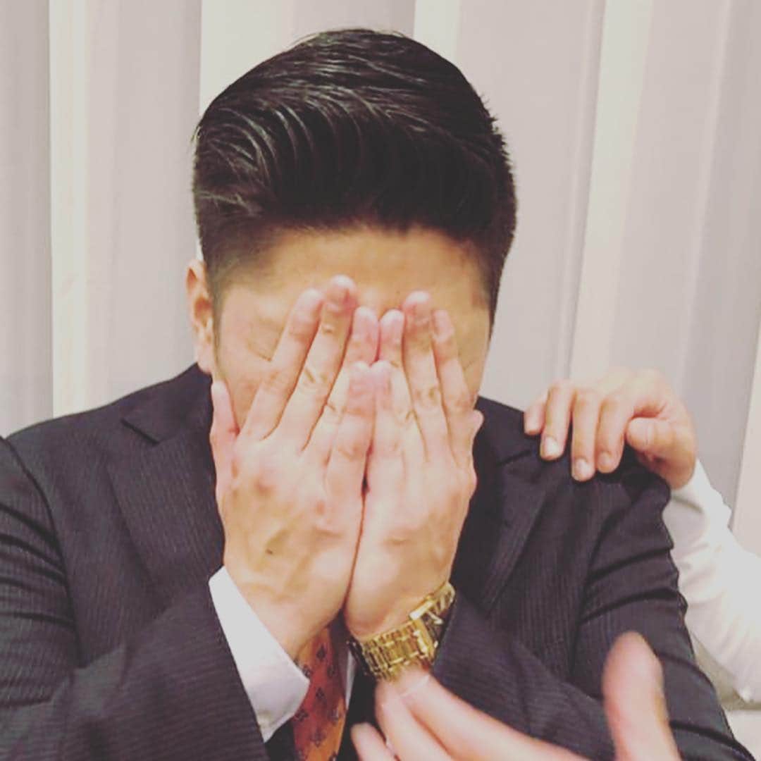 中嶋大希のインスタグラム：「健一さんまおさんご結婚おめでとうございます！ 初結婚式めちゃよかった！ 先輩方大変お世話になりました🙏 #沖縄 #実は熱い男 #友人代表とうまこう熱い漢」