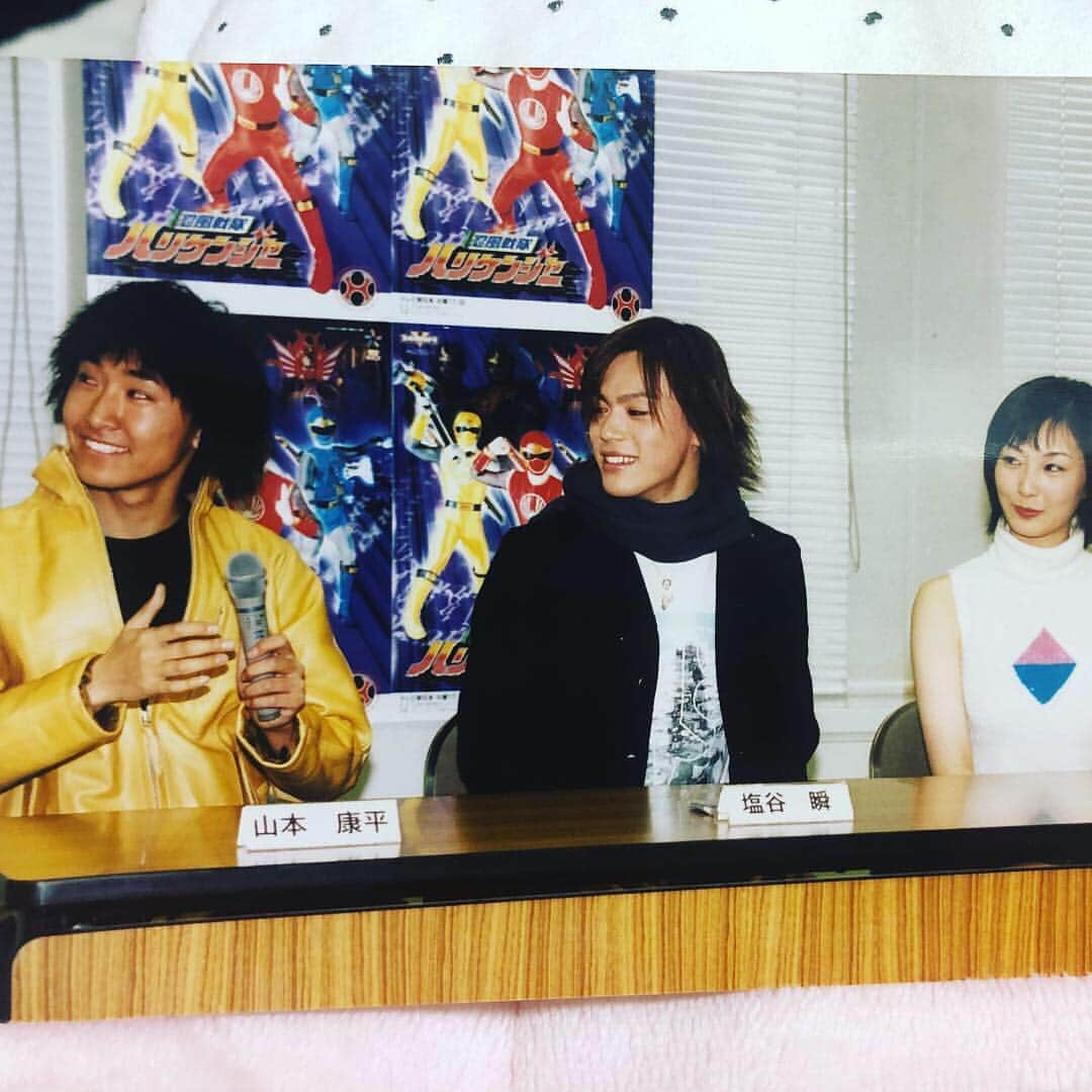 塩谷瞬さんのインスタグラム写真 - (塩谷瞬Instagram)「17年前の今日。 忍風戦隊ハリケンジャー 放送開始だったという事で、 懐かしい写真を。  #スーパー戦隊 #17年前 #放送開始 #ハリケンジャー #最高の仲間 #素晴らしい時間 #宝物 #ハリケンジャーが大好き #またみんなで集まるぞ！ #応援宜しくな！ #ハリケンジャー は永遠に不滅です！ #塩谷瞬 @塩谷瞬 #長澤奈央 @長澤奈央 #山本康平 @山本康平 #白川裕二郎 @白川裕二郎 #姜暢雄 @姜暢雄 #山本梓 @山本梓 #福澄美緒 @福澄美緒」2月17日 23時54分 - shunshioya_official