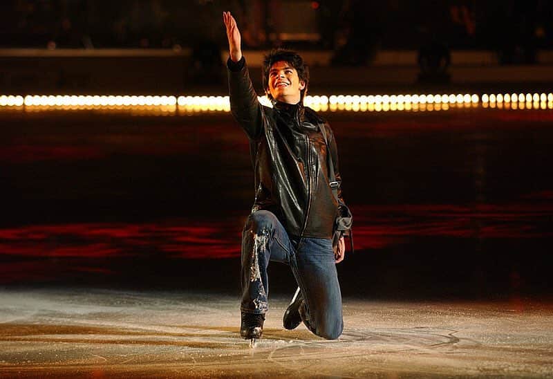 のインスタグラム：「Today marks the end of 17 fabulous years of touring with Art on Ice. The great memories together will be forever with me—Thank you! It is time for me to close this chapter as I focus on creating new and different projects on the ice, in Switzerland and abroad. Thank you for all your support!」