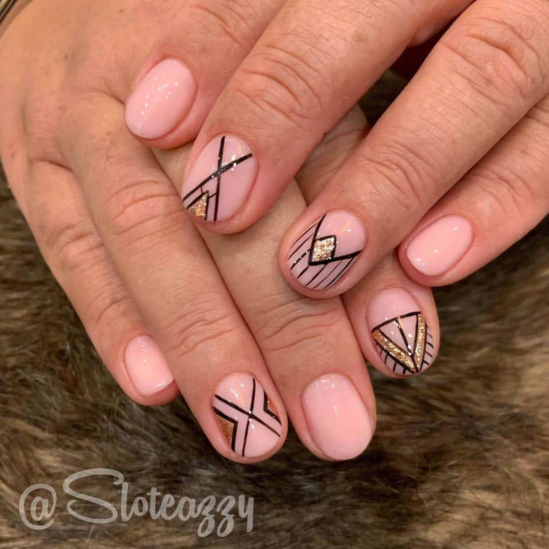 Yasmeenさんのインスタグラム写真 - (YasmeenInstagram)「Nude&&LineWork🖤  #nailsbysloteazzy」2月18日 4時59分 - sloteazzy