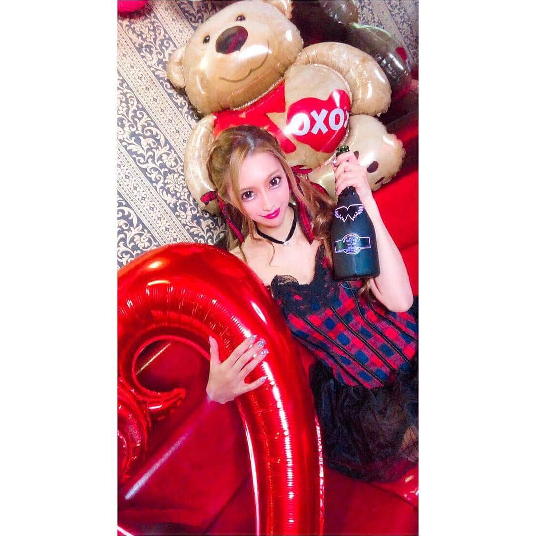 一条葵さんのインスタグラム写真 - (一条葵Instagram)「. ♥️Valentine♥️イベント🐻🍫🍓 来てくださった方ありがとうございました( ´ ꒳ ` )ﾉ👯‍♀️♥️♥️ . メイドイベント♥️だったけど、Valentineぽく赤チェックにしてみた♥️🐻♥️ . . . . . #Valentine #バレンタイン #Valentineイベント♥️ #コスプレ #網タイツ #Valentineチョコ #ツインテール #編み込みツインテール #チェック柄 #リボン🎀 #angelchampagne #たくさん飲めて嬉しい☺ #リシャール #オーパス #新宿 #NOW #イベント #一条葵 #来てくれた方ありがとうございましたぁ♥‪♥︎♥ #また今週もよろしくね🍓✩°｡⋆♡*°」2月18日 5時28分 - aoiichijo