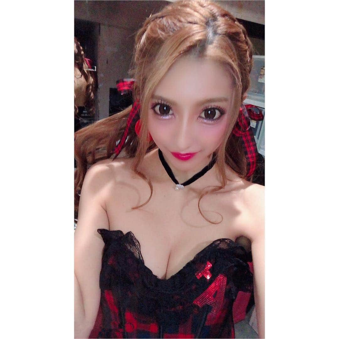 一条葵さんのインスタグラム写真 - (一条葵Instagram)「. ♥️Valentine♥️イベント🐻🍫🍓 来てくださった方ありがとうございました( ´ ꒳ ` )ﾉ👯‍♀️♥️♥️ . メイドイベント♥️だったけど、Valentineぽく赤チェックにしてみた♥️🐻♥️ . . . . . #Valentine #バレンタイン #Valentineイベント♥️ #コスプレ #網タイツ #Valentineチョコ #ツインテール #編み込みツインテール #チェック柄 #リボン🎀 #angelchampagne #たくさん飲めて嬉しい☺ #リシャール #オーパス #新宿 #NOW #イベント #一条葵 #来てくれた方ありがとうございましたぁ♥‪♥︎♥ #また今週もよろしくね🍓✩°｡⋆♡*°」2月18日 5時28分 - aoiichijo