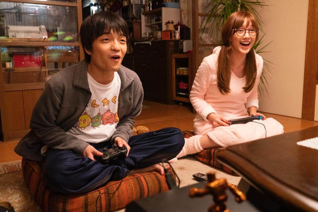 TBS「ゆうべはお楽しみでしたね」さんのインスタグラム写真 - (TBS「ゆうべはお楽しみでしたね」Instagram)「ドラゴンクエストⅩをお楽しみ中のたくみとみやこ🙌🎮💞 本日24時50分〜‼️ MBSにて #ゆうたの Ⅴ話放送です✨  #ゆうべはお楽しみでしたね #DQ10 #ドラマイズム  #本田翼 #岡山天音」2月3日 21時44分 - dramayutano