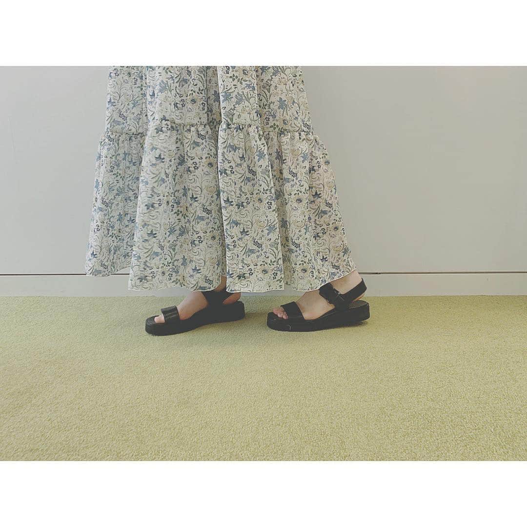 佐々木希さんのインスタグラム写真 - (佐々木希Instagram)「夏の花柄ワンピと そして歩きやすいサンダル。 作りました♡ 春夏の洋服作りが気持ちも明るくなって楽しいなぁ。  発売する時また、お知らせします！  #iNtimite」2月3日 21時59分 - nozomisasaki_official