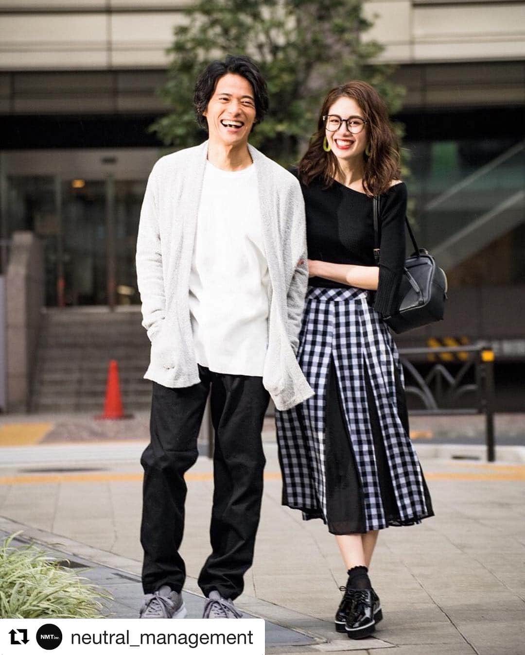土屋ひかるのインスタグラム：「#Repost @neutral_management with @get_repost ・・・ #Repost @andemiu_official with @get_repost ・・・ 【初代バチェラー久保裕丈氏( @hirotakekubo )×Andemiu バレンタイン特別企画】 . Style 3❤︎シックなモノトーンコーデ . Tops ソデスリットアシメニットプルオーバー ¥4,968(税込) #829202 . Skirt ギンガムチェックスカート ¥10,584(税込) #827689 . 🔗続きは @andemiu_official トップのURLのWeb storeにてチェック . .  #andemiu #初代バチェラー #久保裕丈 #バチェラー #バレンタインコーデ #モテ服 #モテコーデ #モノトーン #春コーデ #ギンガムチェック #土屋ひかる #nmtinc」