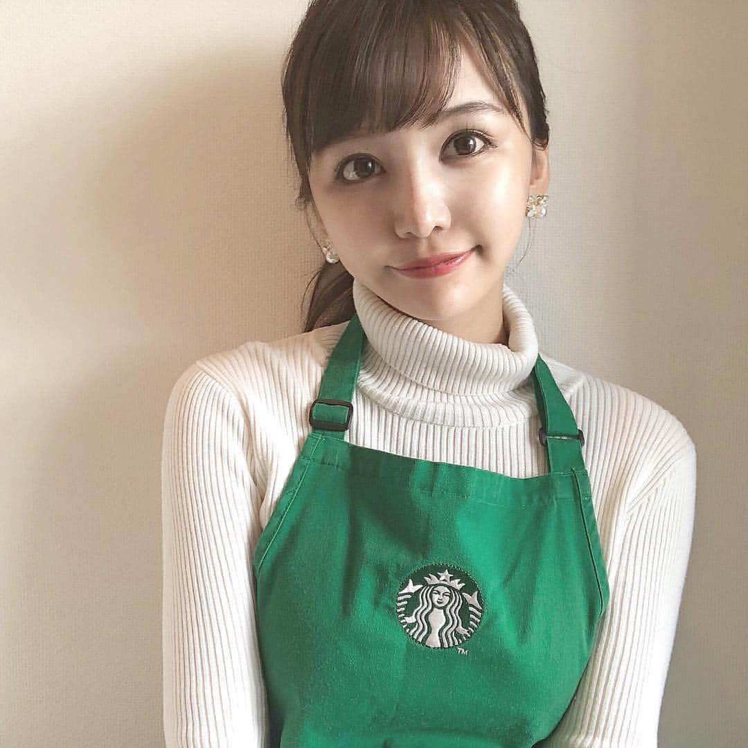 美女美容事情さんのインスタグラム写真 - (美女美容事情Instagram)「《実は元〇〇店員☕️🧜‍♀️》⠀ *⠀ リポストを使って、素敵な写真📷✨を投稿されてる方を紹介させて頂く⠀⠀⠀⠀ 【💄美女美容事情💅】のコーナーです✨⠀ *⠀⠀⠀⠀⠀⠀⠀ 今回ご紹介させて頂きますのは❤︎⠀ Aya Shirakuraさん< @shirakur_a >の素敵なお写真📸⠀ *⠀ リアルに元スタバ店員だったそうです😁⠀ こんな可愛い店員さん居たら毎日通っちゃいますね🥰💕⠀ 白のタートルネックはスタバのPTRさんのドレスコードだったそうですよ😊⠀ *⠀⠀ Aya Shirakuraさんのアカウントには他にも素晴らしい投稿が沢山ありますので是非覗いてみて💁‍♀️💙⠀ *⠀⠀ Aya Shirakuraさん< @shirakur_a >⠀ 素敵な投稿ありがとうございました☺️📸✨⠀⠀⠀⠀⠀⠀⠀⠀ △▼△▼△▼△▼△▼△▼△▼△▼△▼⠀ *⠀⠀ ❤︎ビジョビ×ミスいちご2020❤︎⠀ 💜❤コラボオーディション開催中💙💚⠀ *⠀⠀ 毎年2,500人以上が応募‼️その中から15名が選出される、全国のいちごのPRレディ⠀ *⠀ ✨「ミスいちご🍓」✨⠀ *⠀ 「ミスいちご2020」では、「ビジョビ」でも特別オーディションを開催中‼️✨⠀ *⠀⠀ ⭐エントリー方法はお写真を投稿の際に、⠀ 「 ♯ ビジョビ_ミスいちご2020 」⠀ のハッシュタグをつけるだけ💁‍♀️🖋⠀ *⠀⠀ 投稿した方の中から1名を『ミスいちご🍓』として選出✨SNSだけでなくメディアでも活躍する、次世代のインフルエンサーを発掘します💎✨⠀ *⠀⠀ 『ミスいちご2020🍓』 ビジョビ枠に選ばれると⠀ ○+●+○+●+○+●+○⠀ ​*ビジョビでの定期的なフィーチャー‼️⠀ *日本・世界で幅広い活動のチャンス❣️⠀ *ファッションイベントのランウェイデビュー✨⠀ *全国地上波への露出も🎥⠀ etc..⠀ ○+●+○+●+○+●+○⠀ ​などなど仕事が盛りだくさん‼️🥰⠀ *⠀⠀ ⚠️応募締め切りは2/15🙆‍♀️⚠️⠀ 詳しい内容についてはプロフィールのストーリー・ハイライトをチェック👉✔️⠀ *⠀⠀ 投稿に、「 ♯ ビジョビ_ミスいちご2020 」をつけるだけ🍓⠀ ご応募お待ちしております❤️⠀ *⠀ ⠀⠀⠀⠀⠀⠀⠀⠀⠀⠀⠀⠀⠀⠀⠀⠀⠀⠀⠀⠀⠀⠀⠀⠀⠀⠀ △▼△▼△▼△▼△▼△▼△▼△▼△▼ ⠀⠀⠀⠀ ⠀⠀⠀⠀⠀⠀⠀⠀⠀⠀⠀⠀⠀⠀⠀⠀⠀⠀⠀⠀⠀⠀⠀⠀⠀⠀⠀⠀⠀⠀⠀⠀ ❤🧡💛「美女美容事情」💚💙💜⠀⠀⠀⠀⠀⠀⠀⠀⠀⠀⠀⠀⠀⠀⠀ 👇掲載ご希望の方は👇⠀⠀⠀⠀⠀⠀⠀⠀⠀⠀⠀⠀⠀⠀⠀⠀ @b_b_j.jタグ付けと🖤 # ビジョビ⠀🖤⠀⠀⠀⠀⠀⠀⠀⠀⠀⠀⠀⠀⠀⠀⠀ をタグ付けお願いします✨⠀⠀⠀⠀⠀⠀⠀⠀⠀⠀⠀⠀⠀⠀⠀⠀ ――――――――――――――――⠀⠀⠀⠀⠀⠀⠀⠀⠀⠀⠀⠀⠀⠀⠀⠀⠀⠀⠀⠀⠀⠀⠀ ～姉妹アカウントのご紹介～⠀⠀⠀⠀⠀⠀⠀⠀⠀⠀⠀⠀⠀⠀⠀⠀⠀⠀⠀⠀⠀⠀⠀⠀⠀⠀⠀ ◇美容情報を紹介している«美女美容事情～Beauty～»⠀⠀⠀⠀⠀⠀⠀⠀⠀⠀⠀⠀⠀⠀⠀⠀⠀⠀⠀⠀⠀⠀⠀⠀⠀⠀ ( @b_b_j.j_b )⠀⠀⠀⠀⠀⠀⠀⠀⠀⠀⠀⠀⠀⠀⠀⠀⠀⠀⠀⠀⠀⠀⠀⠀⠀⠀⠀ ◇美しい旅スポット紹介をしている«美 spot»⠀⠀⠀⠀⠀⠀⠀⠀⠀⠀⠀⠀⠀⠀⠀⠀⠀⠀⠀⠀⠀⠀⠀⠀⠀ ( @b__spo )⠀⠀ ⠀ ◇ビジョビがお届けするセレクトショップ«bi select»⠀ ( @bi_select )⠀ ⠀⠀⠀⠀⠀⠀⠀⠀⠀⠀⠀⠀⠀⠀⠀⠀⠀⠀⠀⠀⠀ よかったらこちらも覗いてみてね✨⠀ ――――――――――――――――⠀⠀⠀ @b_b_j.j⠀ #カフェ #スタバ #スターバックス #beauty ⠀⠀ #スタバラ部  #ヘアアレンジ ⠀⠀⠀⠀ #リップ #スタバ好き ⠀ #スタバ部 #トレンド ⠀⠀⠀⠀⠀⠀⠀ #カラコン #大人可愛い ⠀⠀⠀⠀⠀⠀⠀⠀⠀⠀⠀⠀⠀ #おしゃれ女子 #お洒落好き ⠀⠀⠀⠀⠀⠀ #ファッション部 #ファッションコーデ⠀ #ファッション大好き #プチプラコーデ⠀ #冬カラー #可愛い ⠀ #大人カジュアル #きれいめカジュアル ⠀⠀⠀⠀ #きれいめコーデ #お洒落な人と繋がりたい⠀ #カフェ活 #カフェ好き ⠀ #ヘアースタイル #美意識 ⠀⠀⠀⠀⠀ #naturalbeauty #selfie」2月3日 14時56分 - b_b_j.j