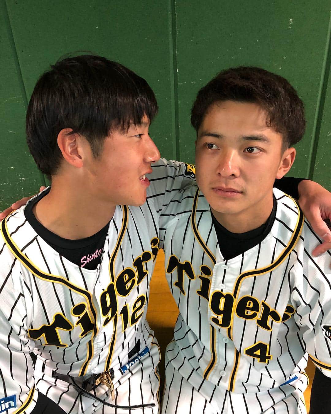 秋山拓巳のインスタグラム：「#いつも一緒に居るから#聞いてみました#どっちがどっちを好きなのかを#熊谷は#横田が僕の事を好きなんです#横田は#僕が熊谷の事を好きなんです#そーゆうことです#熊谷の顔が物語ってます#ほんとにいつ見ても一緒に居ます#付き合ってはいません#第一クール終了#できること増えてきてます#横田慎太郎#熊谷敬宥」