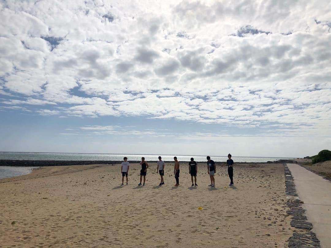 井口卓人さんのインスタグラム写真 - (井口卓人Instagram)「午後は、砂浜に行き。アジリティートレーニング。シャトルランやラダートレーニングで心拍数を上げました。足も疲れている状況でしたが、最後の最後まで追い込めました💪達成感がハンパない👍」2月3日 17時03分 - takutoiguchi