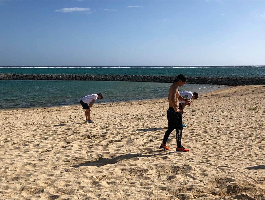 井口卓人さんのインスタグラム写真 - (井口卓人Instagram)「午後は、砂浜に行き。アジリティートレーニング。シャトルランやラダートレーニングで心拍数を上げました。足も疲れている状況でしたが、最後の最後まで追い込めました💪達成感がハンパない👍」2月3日 17時03分 - takutoiguchi