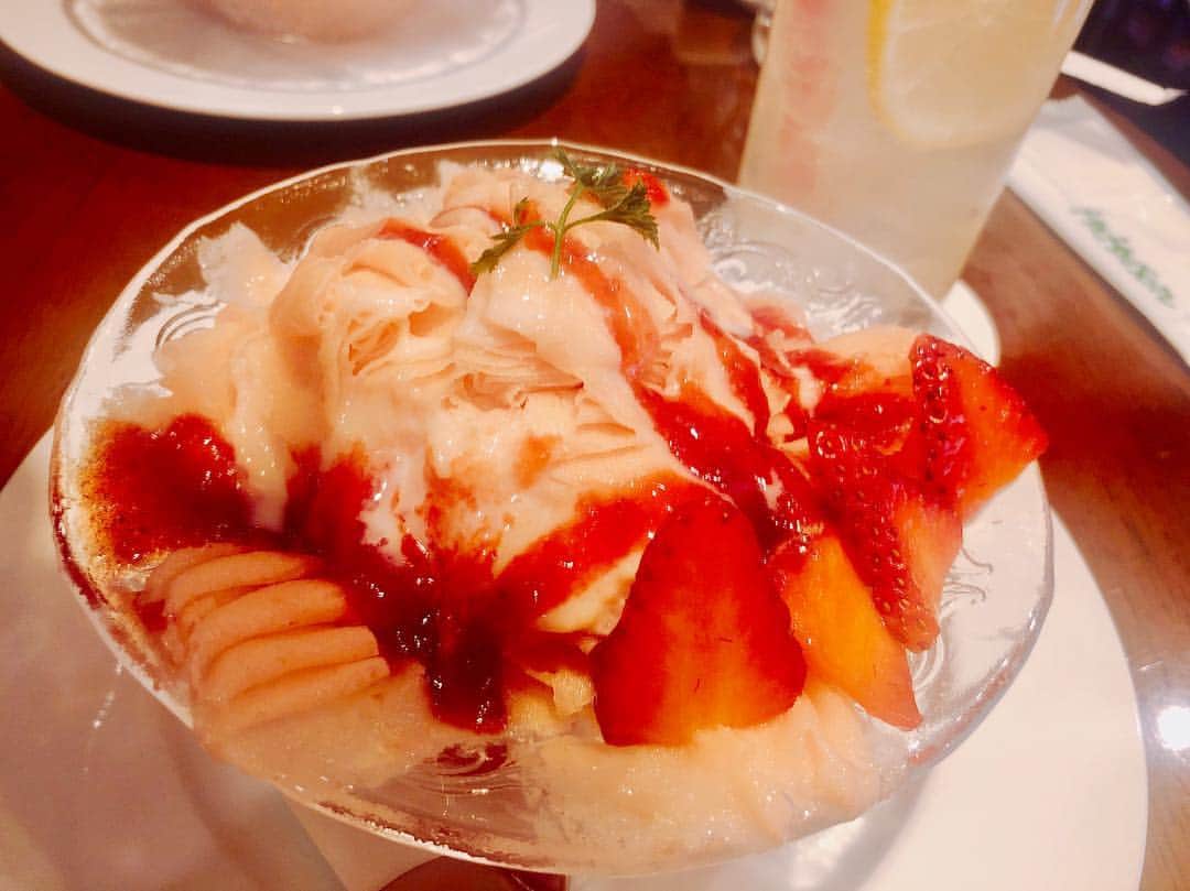 のインスタグラム：「トモちゃん降臨😈✨ この前まなと渋谷行った時に食べたよ😋 美味しすぎた🥰🥰🥰 #渋谷#デート#古澤愛」