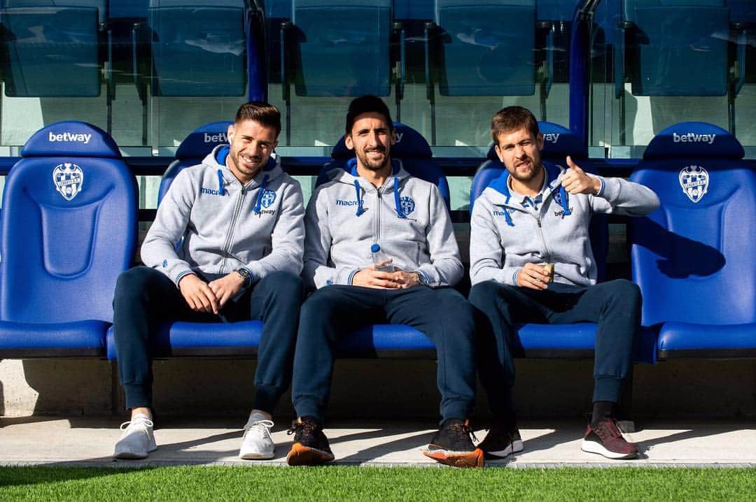 オイエル・オラサバル・パレデスのインスタグラム：「Los 3 mosqueteros. 🙌Enhorabuena @aitorfernandez13 por el debut en @laliga , estoy seguro de que serán muchísimos mas. Seguimos sumando! #porteros #keepers」
