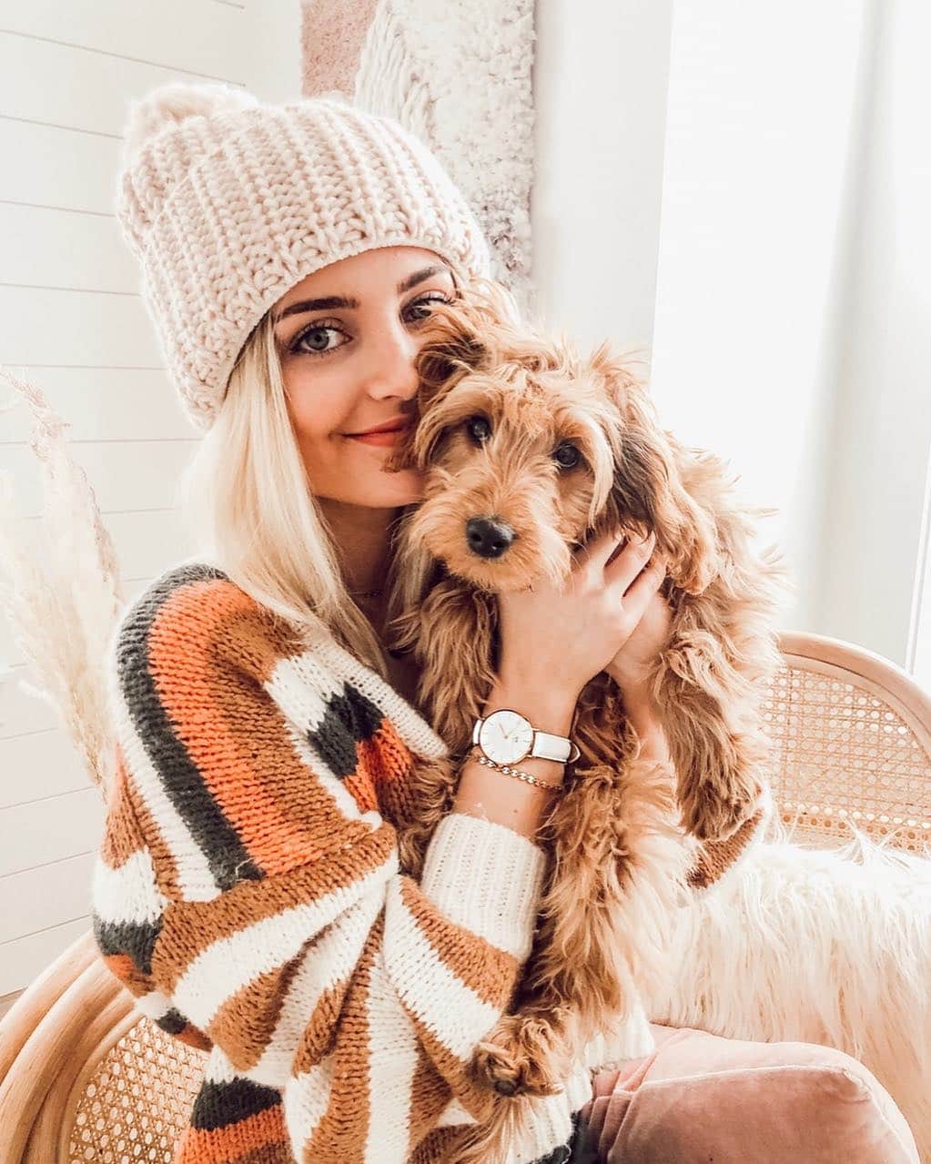 Aspyn Ovard Ferrisさんのインスタグラム写真 - (Aspyn Ovard FerrisInstagram)「So excited to have 2 Valentines this year 😜🐶 Wearing my new @danielwellington watch, use code ASPYN for 15% off their website! They’re also doing 10% off exclusive gift sets and a free heart charm with purchase of a leather watch 💕 #fromDWwithlove #ad」2月4日 7時12分 - aspynovard