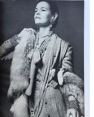 グロリア・ヴァンダービルトのインスタグラム：「Just came across this photo of me wearing #adolfo. How interesting how one’s eye changes over time.」
