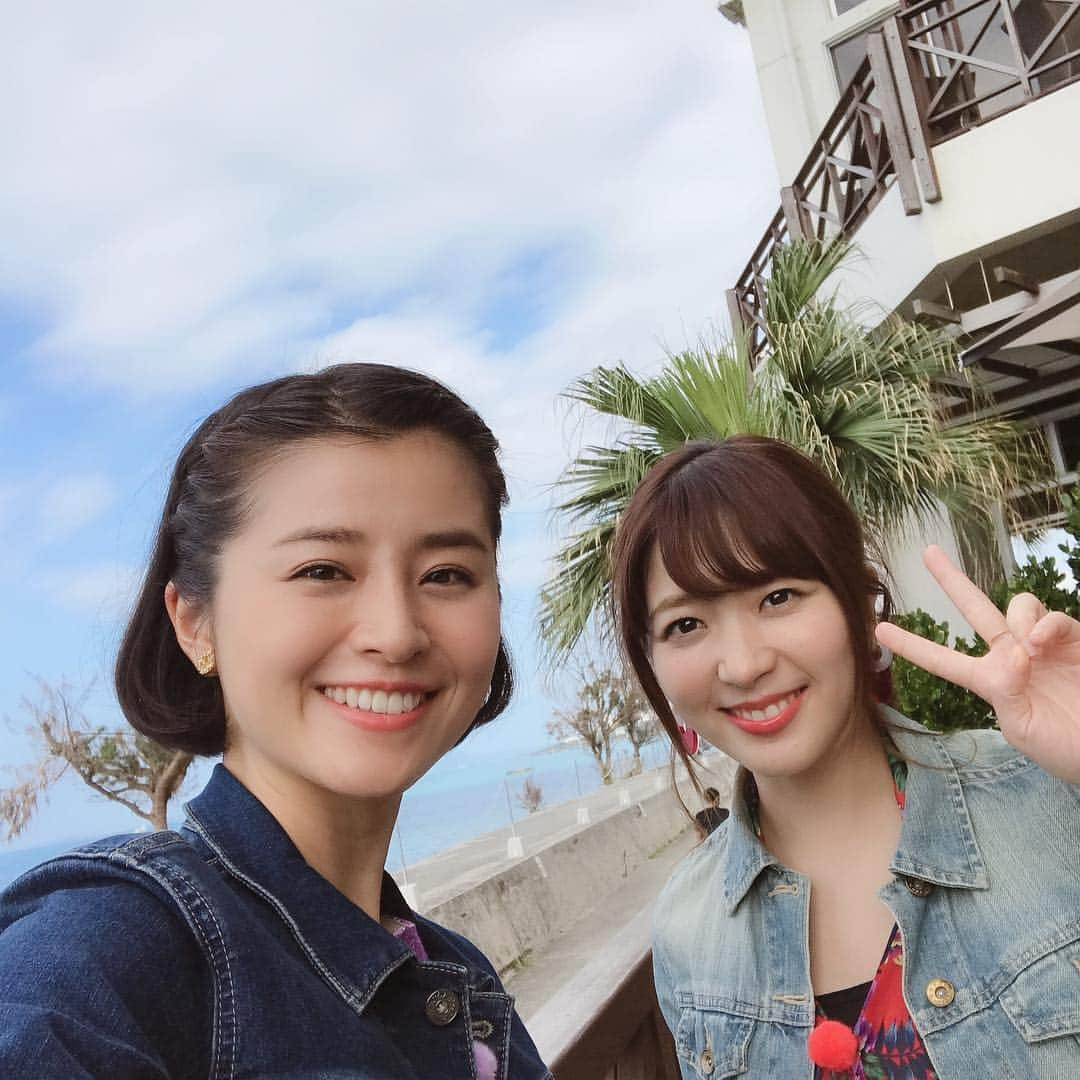 鈴木ちなみさんのインスタグラム写真 - (鈴木ちなみInstagram)「A good location ⛱ We touched a dolphin 🐬💕 Swipe🐬Do you check third picture???🤣 #デルサタ #沖縄 #女子旅 #エースjtb  #エースjtbプレミアムラウンジ  #ルネッサンスリゾートオキナワ  #ドルフィンタッチ #ちなみたび」2月3日 23時47分 - chinami_suzuki0926