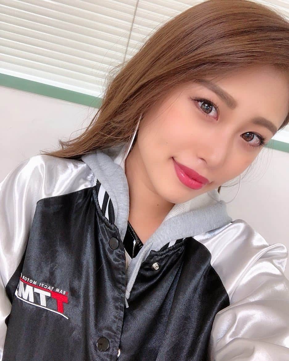 のインスタグラム：「久しぶりにきたコスチューム、ひとまず着れて一安心でした😂💭 北海道イベントありがとうございました❣️ #racequeen#costume#event#jmsgg#レースクイーン#SGT500#GTレースクイーン#コスチューム#イベント#北海道」