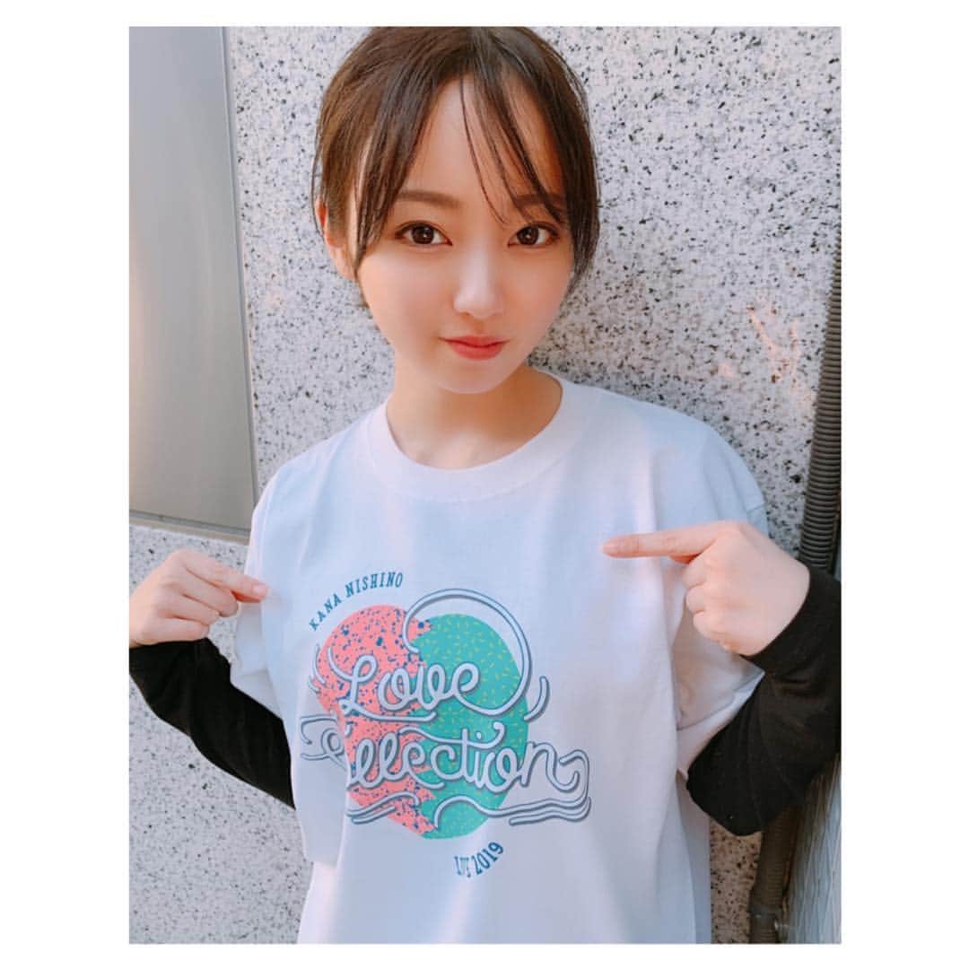 のインスタグラム：「なんとですね、 昨日はずっとずっと楽しみにしていた西野カナさんのライブに行きました☺︎ .. もう、、本当に大好きで！！！😭 10年間西野カナさんの歌を聴かなかった日がないくらい 私の生活の一部です♪.. いつまでも待っています！！✨ 今日もたくさん聴こうーー。」