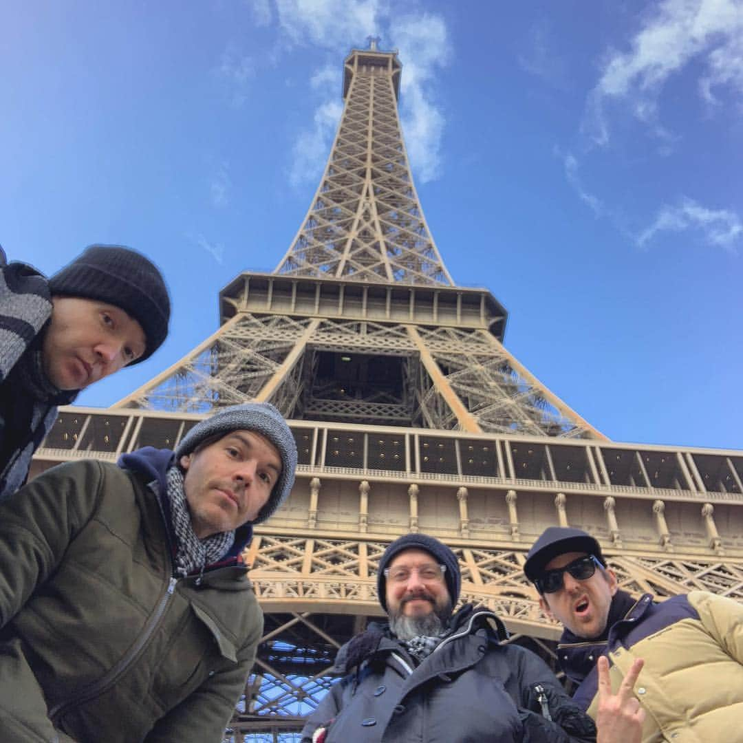 ダン・エストリンのインスタグラム：「Pinkies Up! It’s great to be back Paris❤️ 👬👬」