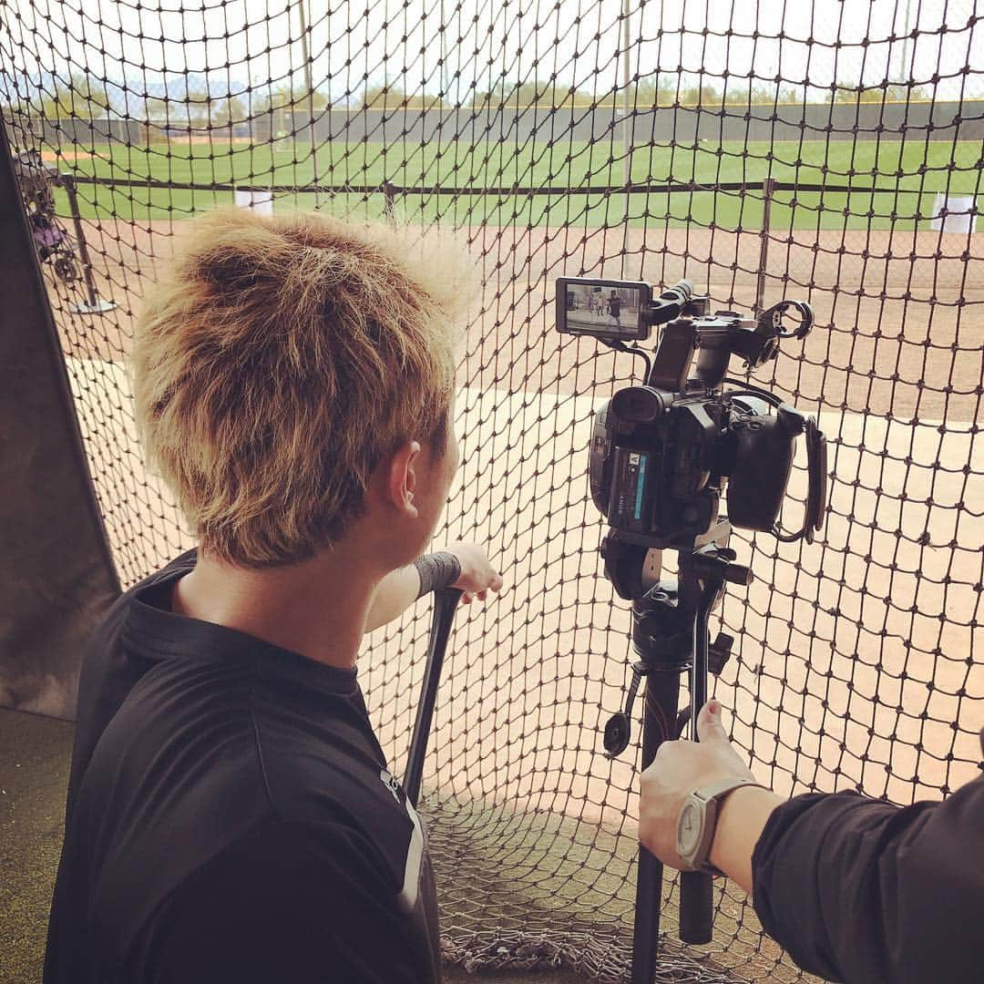 北海道日本ハムファイターズさんのインスタグラム写真 - (北海道日本ハムファイターズInstagram)「練習の虫⚾️⚾️⚾️⚾️⚾️👍 #lovefighters #アリゾナキャンプ2019 #西川遥輝 #練習の虫 #努力家 #フォームをチェックして #またバットを振る #繰り返し繰り返し」2月4日 2時59分 - fighters_official