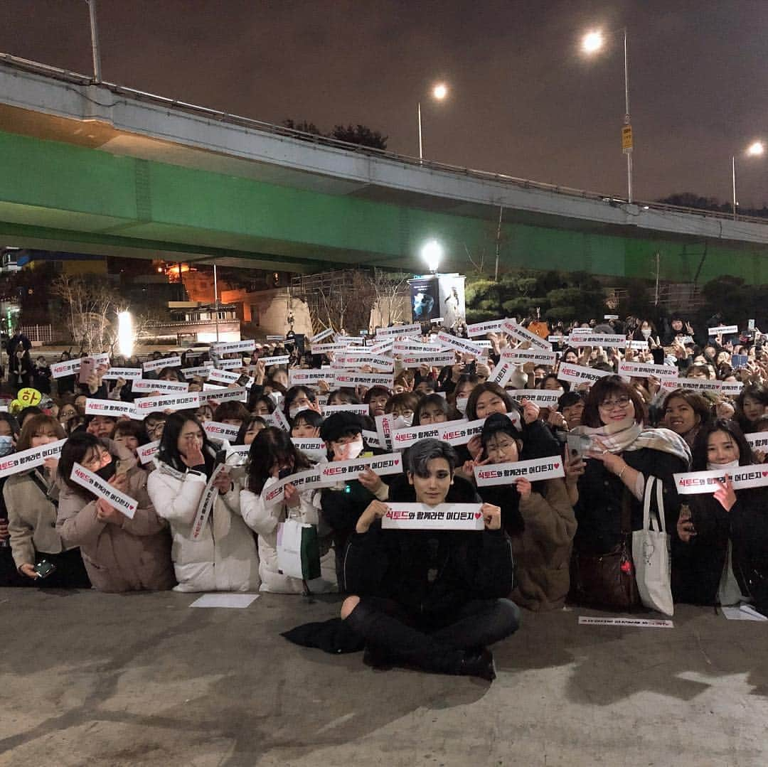 ヒョンシク さんのインスタグラム写真 - (ヒョンシク Instagram)「행복하고 즐거운 연휴 보내세요!」2月4日 16時52分 - phs1116