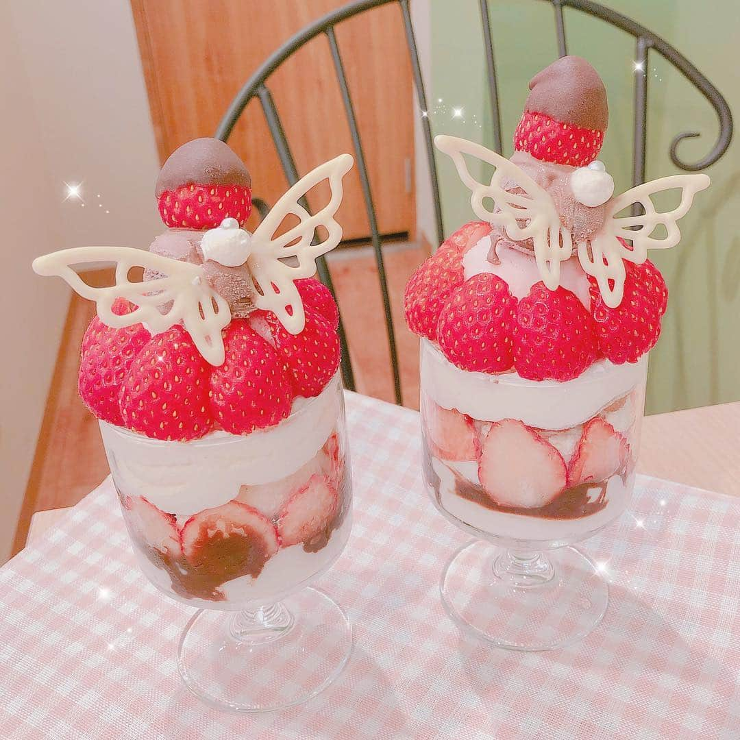 さきぼんさんのインスタグラム写真 - (さきぼんInstagram)「kapi parlor  イチゴパフェ ￥1300 バレンタイン限定でチョコレートでした🍓🍫 . #kapiparlor #カーピーパーラー #都立大学 #都立大学カフェ #自由が丘カフェ #学芸大学カフェ #カフェ #東京カフェ #東京カフェ巡り #カフェ巡り #いちごパフェ #苺 #いちごスイーツ  #tokyo #cafe #strawberry #parfait #sweet #cafemiru #cafestagram #retrip_cafe #retrip_cafe_東京 #딸기 #카페 #카페스타그램 #먹스타그램 #さきぼんカフェ巡り #さきぼんいちご🍓」2月4日 17時04分 - sakibon69