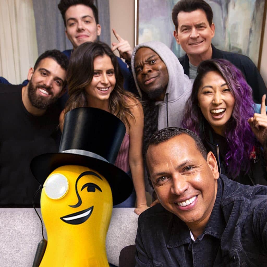 チャーリー・シーンのインスタグラム：「In life, it’s essential to surround yourself with quality people.  And that Includes @mrpeanutofficial  #ad #CrunchTime 🥜©️ 🥜」