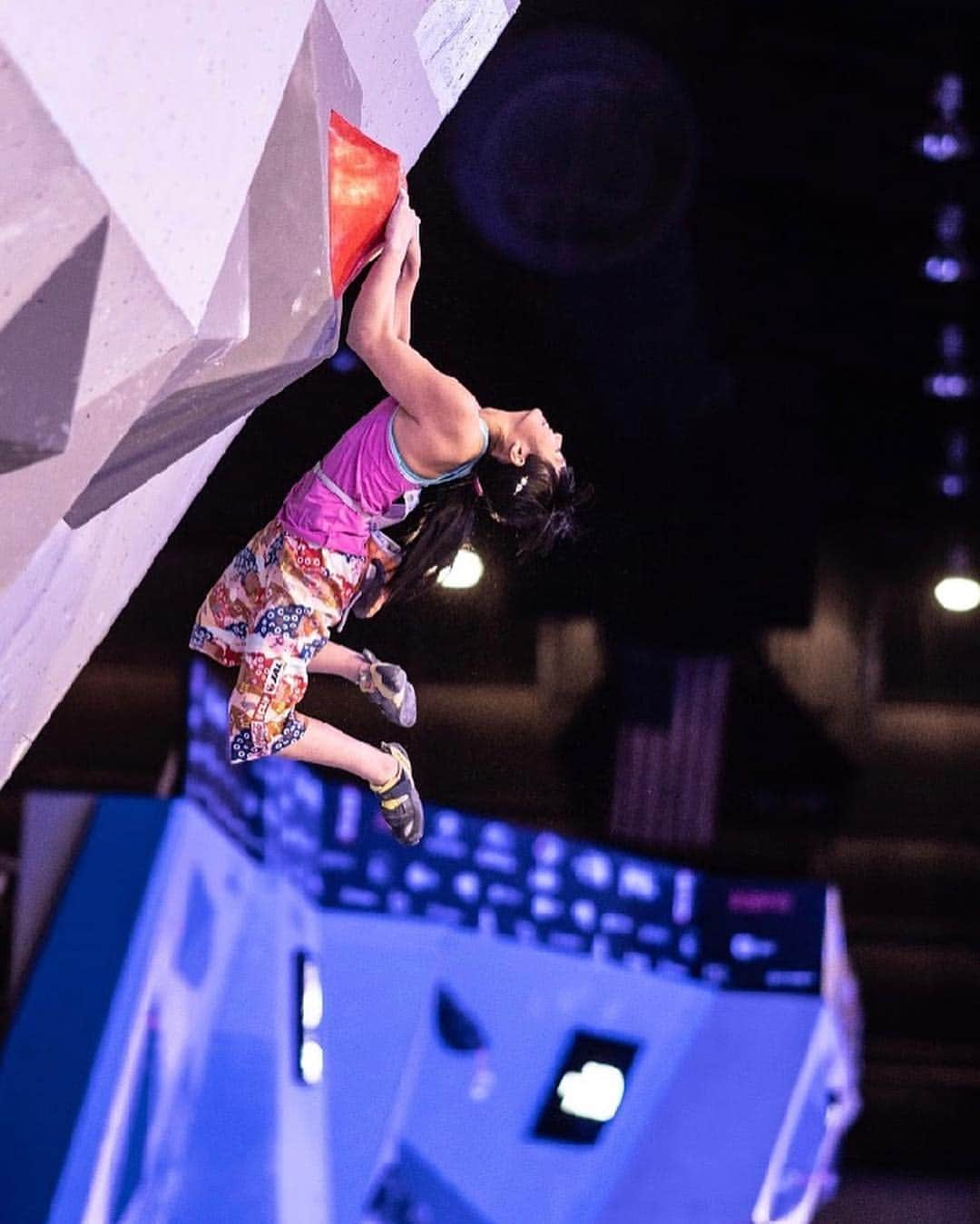 白石阿島さんのインスタグラム写真 - (白石阿島Instagram)「Im still out of words from this whole weekend at the Bouldering National Championships🤩🤩🤩 I’m incredibly happy and grateful :)) I enjoyed every moment climbing with these amazing athletes this whole weekend💜 v happy to be on the podium with @margojain And @alexjohnson89 ! big congrats to @steezybailey for killing it in the men’s round.」2月4日 11時08分 - ashimashiraishi