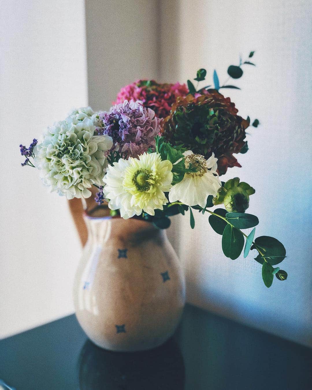 林田岬優さんのインスタグラム写真 - (林田岬優Instagram)「ピアノの上に🎹🥰 花瓶も#antique のものにしてみました」2月4日 10時36分 - miyu_hayashida