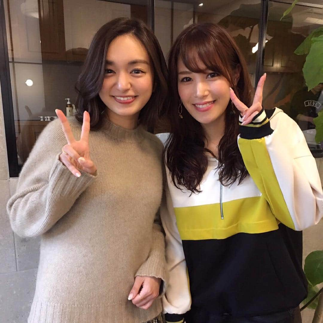 鷲見玲奈さんのインスタグラム写真 - (鷲見玲奈Instagram)「. 先日、美容院で日テレの後藤晴菜アナウンサーと偶然一緒に☺️ 仲良すぎて美容院も紹介しちゃいました。笑 そして、かなりの頻度でばったり会います😂 この日は美容師さんから「後藤ちゃん来るよー」と、私だけ聞いていたので、サプライズ！笑 期待通りのリアクションをしてくれました🤗(3枚目) 固まってるの、可愛い…。笑 . ちょうどお互い会いたいタイミングだったので、ラッキーだね！と話しながら、その後夜ご飯まで😋 他局ではありますが、学生時代からの友達で、スポーツ担当ということで取材現場でもよく会い、何でも話せる友達です💓 . . #後藤晴菜 アナウンサー #はるちゃん #はるぴょん #ごとはる #色々呼んじゃう」2月4日 14時25分 - sumi__reina