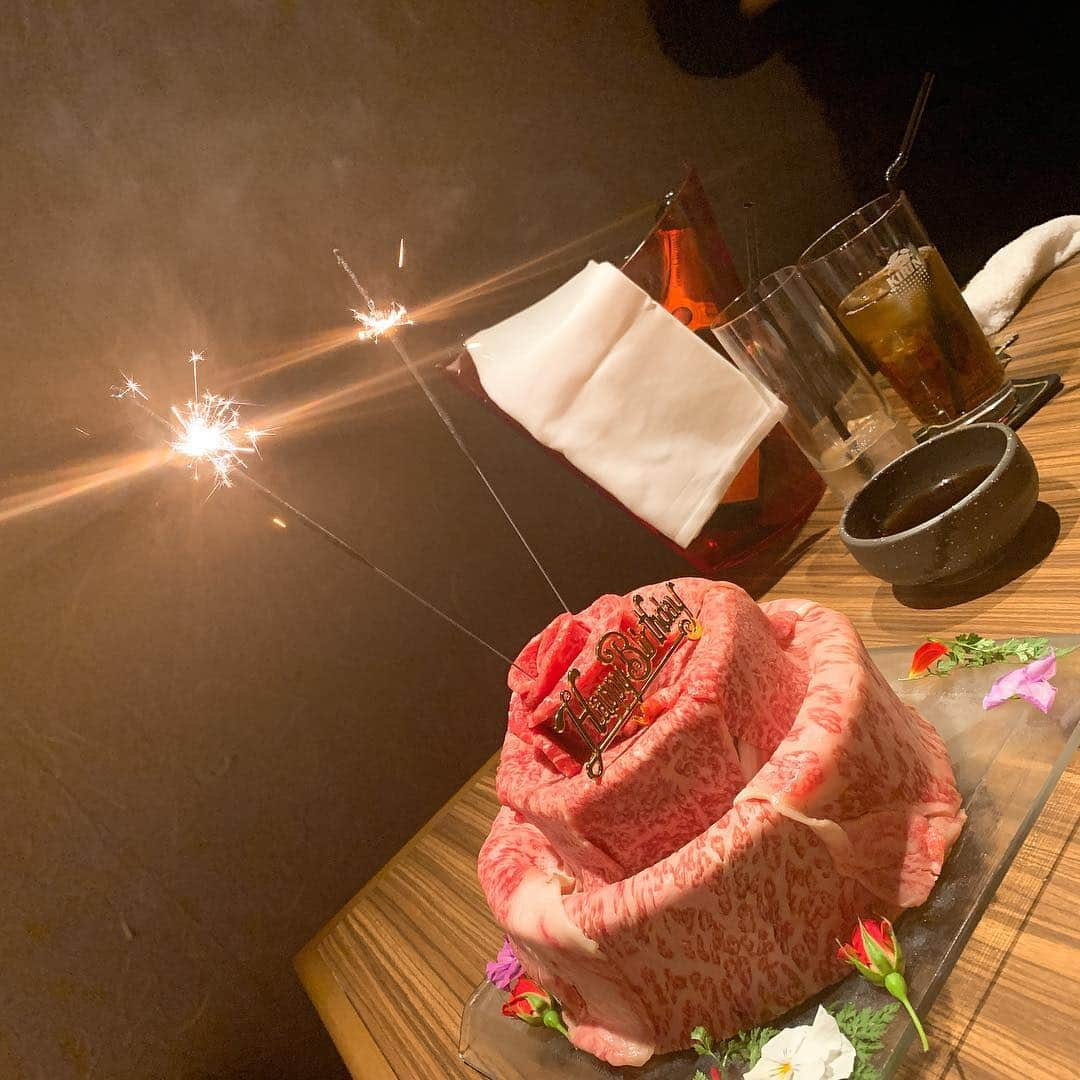 木下ゆうかさんのインスタグラム写真 - (木下ゆうかInstagram)「誕生日やったよー！ お友達が祝ってくれて幸せな夜やったよ☺️❤️ お祝いメッセージありがとう！！！🥺🥺 いつも応援してくれてありがとう！これからも頑張ります！！！😆😆😆」2月4日 14時11分 - yuka_kinoshita_0204