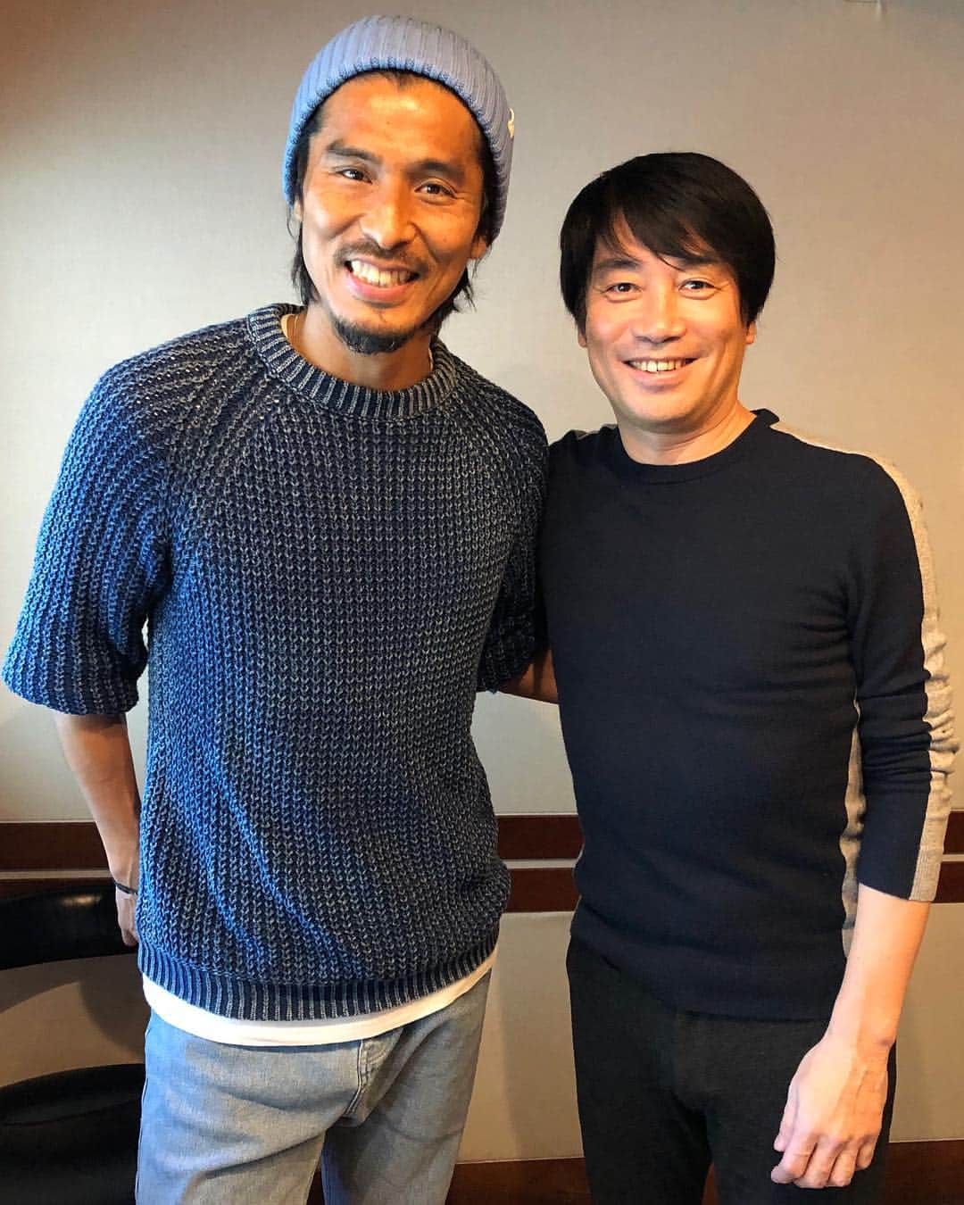 中西哲生のインスタグラム：「昨シーズンを持ってプロサッカー選手を引退した、元日本代表の中澤佑二さん。久々に会って、たくさん話を伺うことが出来ました。ラジオでのオンエア、お楽しみに。  #中澤佑二 やっぱり大きい 187cm #中西哲生 最近縮んだので 176cm #chronos #tokyofm」