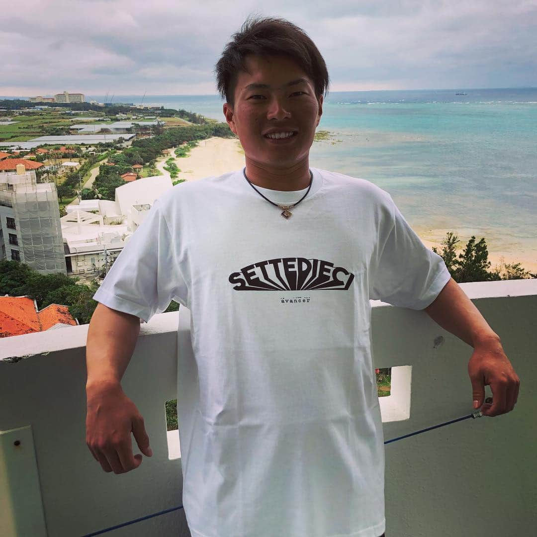 北條史也のインスタグラム：「西田さんからＴシャツ貰いました！ スーツ作ってもらおう！ セッテディエーチ最高！ #settedieci#セッテディエーチ#西田直斗#沖縄#残波岬」