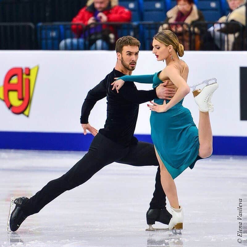 ガブリエラ・パパダキスのインスタグラム：「@feelingmathieucaron 👗💙 #EuroFigure2019 #PapadakisCizeron 📸 Elena Vasileva」