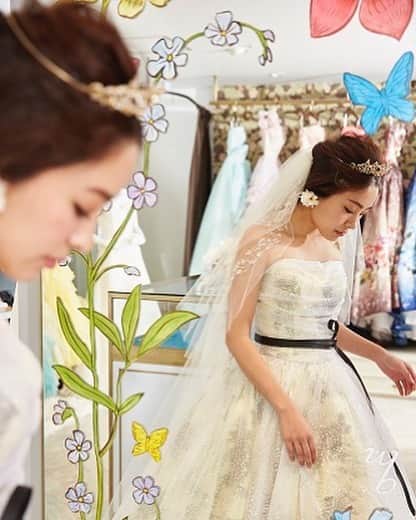 ngh_weddingboutiqueのインスタグラム：「・ 2月も#誰でも試着会 を開催致します👗 ・ ・ 花嫁様に限らず、多くの方にドレスアップの楽しさを感じて頂いております💍 ・ おひとりさまでも、カップルでも、お友達やお母様とご一緒にでも✨ ・ ぜひ ご来店をお待ちしております ・ ・ ・ 今年も1人でも多くの方に、ドレスアップする楽しさを知ってもらえますように👗 ・ ・ 開催日 2月9日(土)〜11日(月) ・ 予約状況は変動致しますので、 ぜひ店舗までご連絡くださいませ ・ ・ ・ 《お問い合わせ先》 📞092-739-1141 📧wb-contact@ffines.jp #ngh_weddingboutique  #誰でも試着会」