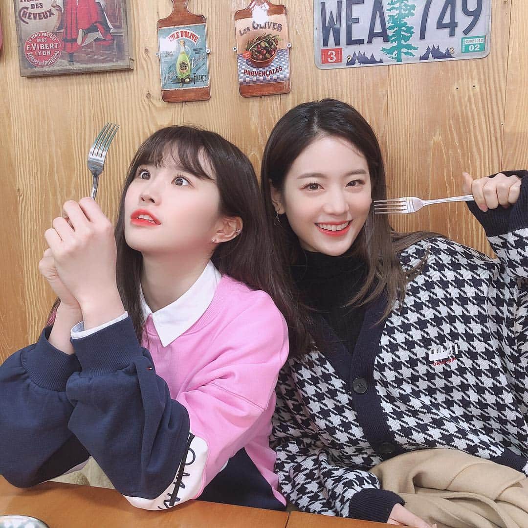 Mnetさんのインスタグラム写真 - (MnetInstagram)「⠀⠀⠀⠀⠀⠀⠀⠀⠀⠀⠀⠀⠀⠀⠀⠀⠀ 사람은 참 신기한 거 같다 맛있는 걸 먹는다고 이렇게 기분이 좋다고? ㅎㅎ ⠀⠀⠀⠀⠀⠀⠀⠀⠀⠀⠀⠀⠀⠀⠀⠀⠀ #하영」2月4日 17時46分 - officialfromis_9