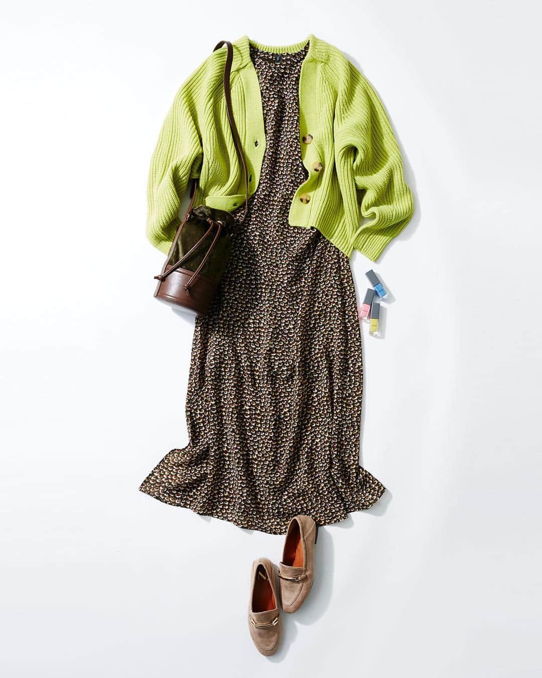 ルミネ公式のインスタグラム：「デジタル調プリントにカジュアル小物をミックス #ワンピース ¥21,000+TAX #カーディガン ¥7,900+TAX #バッグ ¥8,900+TAX #ローファー ¥7,800+TAX ・ [ #LUMINEMAGAZINE ] #lumine #ルミネ #ルミネ立川 #ナノユニバース #エヌナチュラルビューティーベーシック #アングリッド #ootd #outfit #fashion #coordinate #コーディネート #ファッション #デイリーコーデ #コーデ #フォロー #川上さやか http://magazine.lumine.ne.jp/?p=80395 ※商品の価格や取り扱い状況は撮影時点のもので、変更になることがあります。」