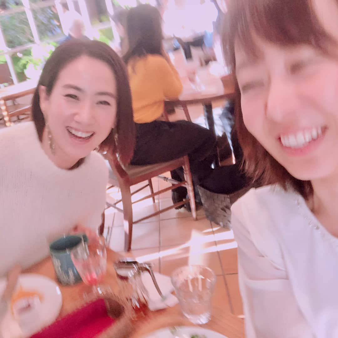 菊池良子さんのインスタグラム写真 - (菊池良子Instagram)「大好きなヨンへさん @kwon_young_hye  またすぐ会えますように😍 いってらっしゃい✈️ #仲間  #笑いすぎて2人の写真は… #instabad  でも お喋りタイムは #instagood  #サガテレビ #かちかちワイド #タレント さん #リポーター さん #食リポのプロ #中継のプロ #美容のプロ  #多才 ですね😍」2月4日 18時10分 - kikuryo627happy