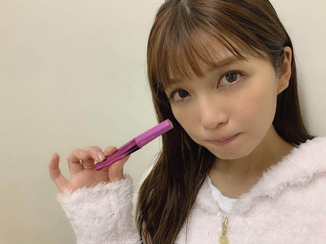 宇野実彩子さんのインスタグラム写真 - (宇野実彩子Instagram)「. 撮影中です💄  今日はこれを使ってるよ。 密着性が高くて、 目元を際立ててくれるんです。 . みなさん、素敵な一日をお過ごしくださいね💫 . #塗るつけまつげ #デジャヴュ #sponsored @dejavu_official.jp」2月4日 18時08分 - misako_uno_aaa